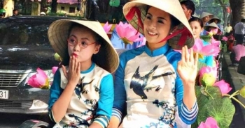 Dàn nghệ sỹ diễu hành áo dài trên các tuyến phố Hà Nội