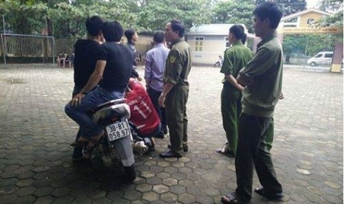 Hà Tĩnh: 6 thanh niên xông vào trường dân tộc nội trú ném đá, dọa bắn bảo vệ