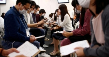 Trào lưu hẹn hò bịt mặt cấp tốc nở rộ tại Nhật