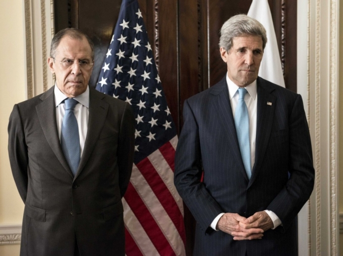 Ngoại trưởng Nga Sergei Lavrov v&agrave; Ngoại trưởng Mỹ John Kerry. (Ảnh: Business Insider)