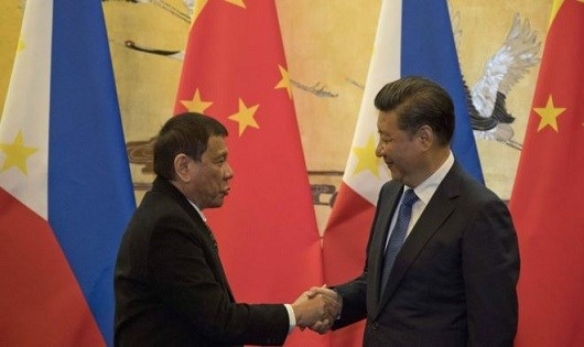 Tổng thống Philippines Duterte v&agrave; Chủ tịch Trung Quốc Tập Cận B&igrave;nh.