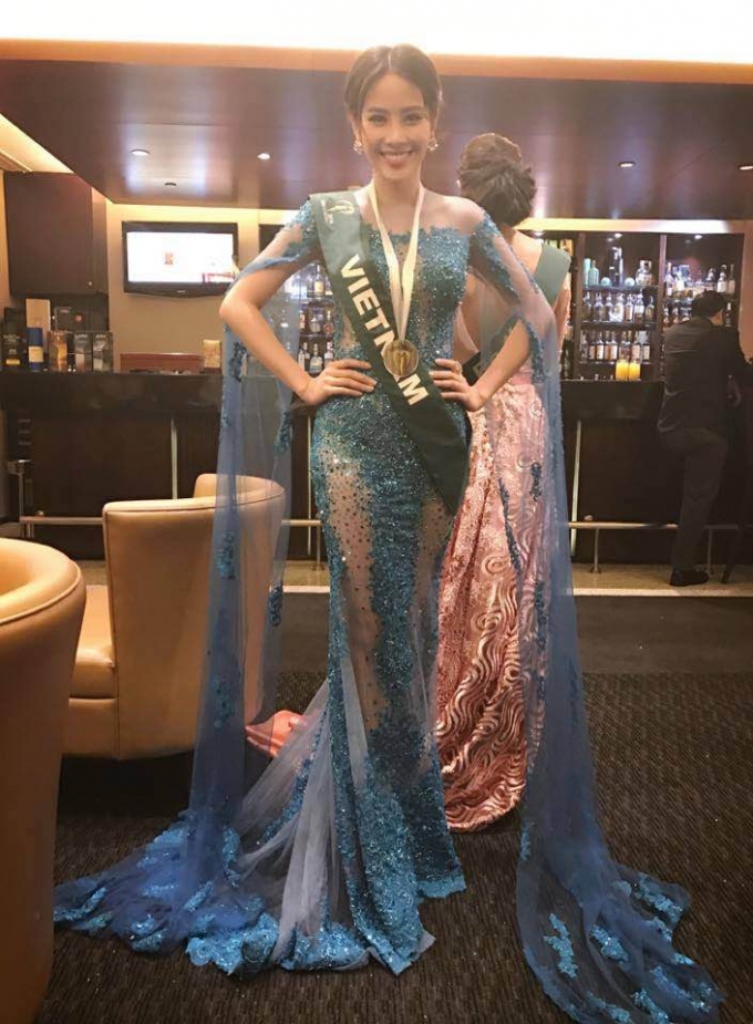 Nam Em li&ecirc;n tiếp nhận c&aacute;c giải thưởng phụ tại Miss Earth 2016