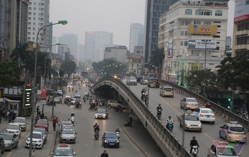 Hà Nội tạm đóng cửa cầu vượt Láng Hạ - Huỳnh Thúc Kháng vào đêm