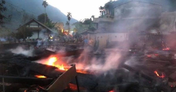 Hà Giang: Hơn chục ngôi nhà bị “bà hỏa” thiêu rụi