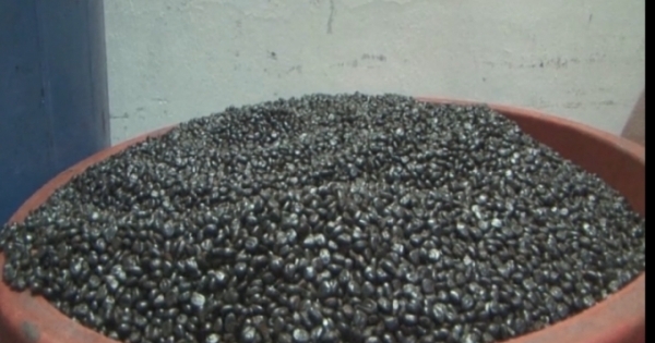 Phát hiện cơ sở sản xuất cà phê trộn đậu nành và hóa chất ở TP Pleiku