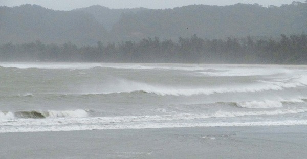 Dự báo thời tiết ngày 24/10: Cảnh báo mưa giông và sóng lớn trên biển