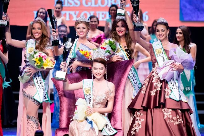 Vượt qua 50 người đẹp đến từ nhiều cường quốc sắc đẹp lớn, Ngọc Duy&ecirc;n đăng quang ng&ocirc;i vị cao nhất tại cuộc thi Miss Global Beauty Queen 2016. Ảnh Saostar