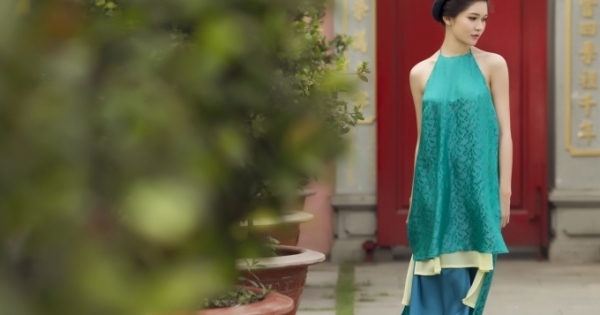 Thuỳ Dung khoe nét đẹp giản dị với áo dài truyền thống