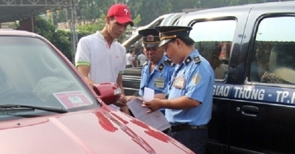 Hà Nội: Thu hồi hơn 636 phù hiệu xe ô tô trong tháng 9