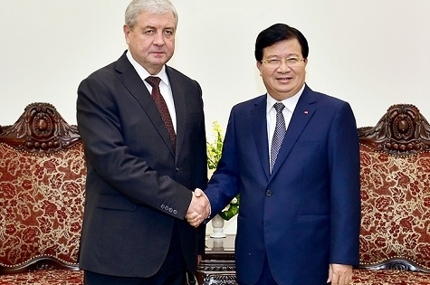 Phó Thủ tướng Trịnh Đình Dũng tiếp đón Phó Thủ tướng Belarus Vladimir Semashko