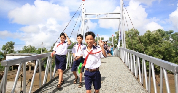 Bạc Liêu nhận bàn giao cầu thép dây văng qua kênh Điền Cô Ba