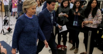 Bà Clinton bất ngờ bị FBI tái điều tra trước thềm bầu cử
