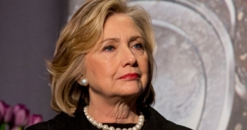 Tại sao FBI thông báo quyết định điều tra bà Clinton ngay trước giờ G?