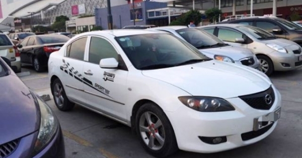 Bán gấp xe Mazda 3 số tự động màu trắng