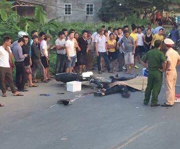 Hà Nội: Điều khiển xe máy tông vào xe tải, hai thanh niên tử vong tại chỗ