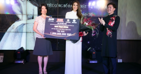 Phạm Hương được Hiệp hội JLAN trao 1 tỉ đồng để phát học bổng