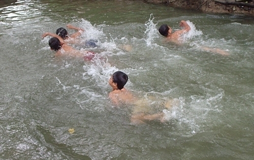 Hà Giang: Đi câu cá, 2 em nhỏ tử vong vì đuối nước