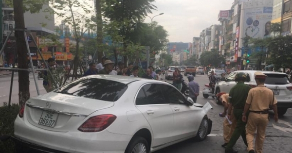 Hà Nội: “Xế hộp” gây tai nạn liên hoàn, giao thông ách tắc cụ bộ