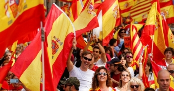 350.000 người biểu tình phản đối Catalonia độc lập