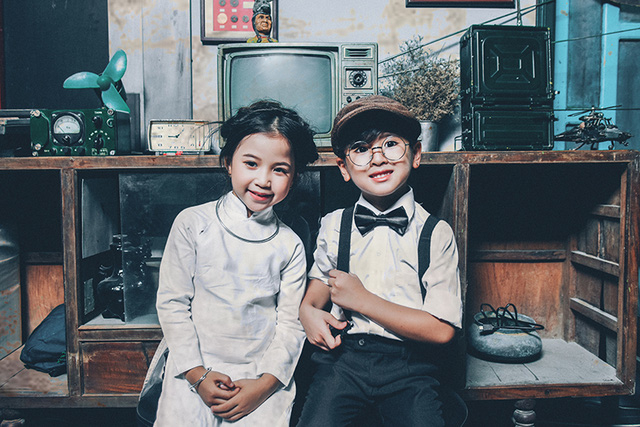 Trần Minh Đức (6 tuổi) v&agrave; Nguyễn Ch&acirc;u An Phương (4 tuổi) l&agrave; hai người mẫu nh&iacute; trong bộ ảnh đặc biệt n&agrave;y.