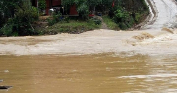 Nghệ An: 8 người chết, hơn 1.000 ngôi nhà bị ngập do mưa lũ