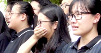 Tiễn biệt PGS Văn Như Cương, hàng trăm học sinh ca vang "Hát về mái trường Lương Thế Vinh"