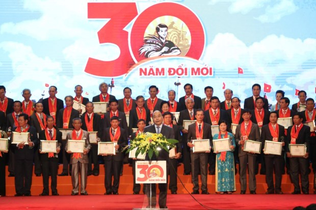 Thủ tướng Ch&iacute;nh phủ Nguyễn Xu&acirc;n Ph&uacute;c ph&aacute;t biểu tại Lễ vinh danh n&ocirc;ng d&acirc;n Việt Nam xuất sắc 30 năm Đổi Mới.