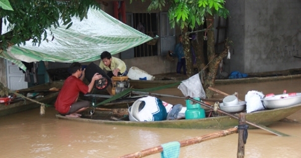 Phó Thủ tướng yêu cầu nỗ lực khắc phục mưa lũ, ứng phó bão số 11