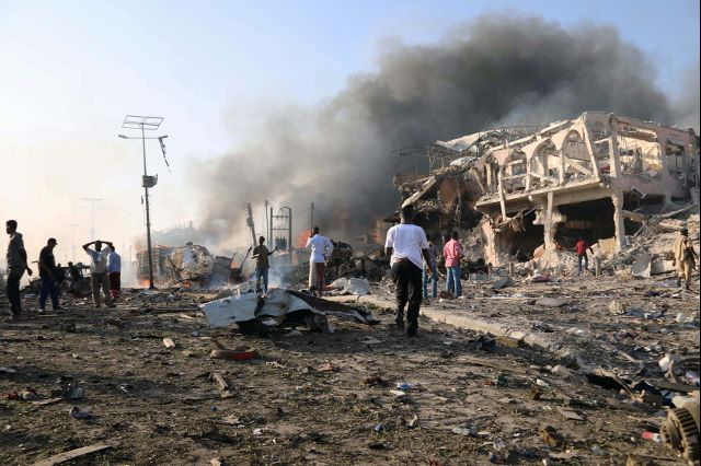 Đ&acirc;y l&agrave; vụ tấn c&ocirc;ng đẫm m&aacute;u nhất tại Somalia kể từ năm 2007, khi nh&oacute;m khủng bố al-Shabab bắt đầu l&agrave;n s&oacute;ng tấn c&ocirc;ng tại quốc gia ch&acirc;u Phi. (Ảnh: Reuters)