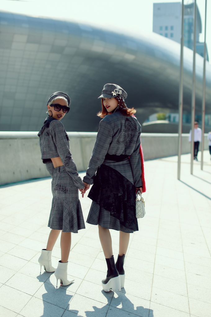 Chinh chiến Seoul Fashion Week, Ninh Dương Lan Ngọc c&ugrave;ng stylist Ho&agrave;i Trang &ldquo;khuynh đảo&rdquo; đường phố H&agrave;n Quốc