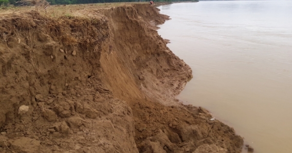 Sạt lở kinh hoàng, sông Lam “ngoạm” hàng chục ha đất nông nghiệp của người dân