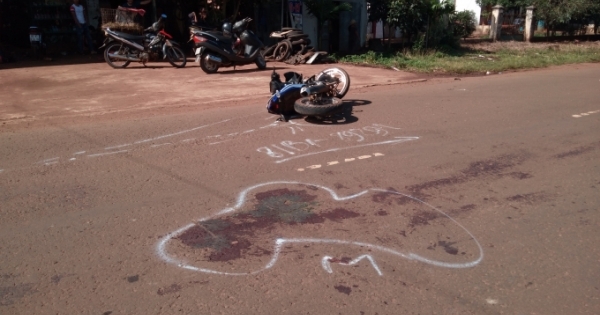 Gia Lai: Tông vào xe công nông đậu bên đường, 1 thanh niên chết thảm