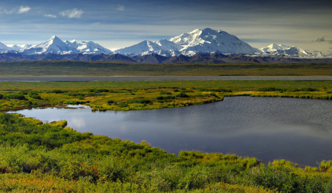 Bang Alaska c&oacute; 16 trong số c&aacute;c đỉnh n&uacute;i cao nhất nước Mỹ, bao gồm đỉnh n&uacute;i cao nhất McKinley (ảnh) với chiều cao 6.194 m.