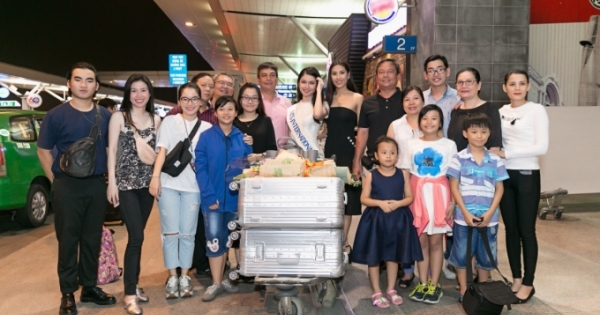 Cả đại gia đình ra tiễn Thuỳ Dung lên đường dự thi Miss International