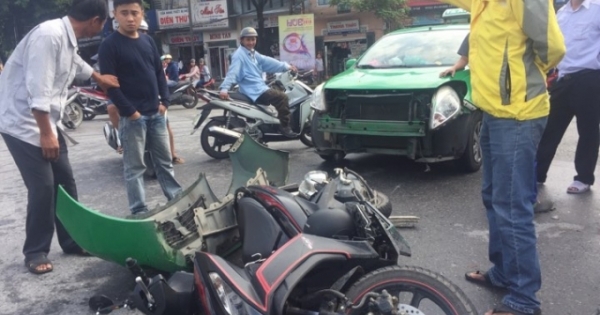 Huế: Taxi Mai Linh tông xe máy, cô gái trẻ bị hất lên rồi rơi xuống đất bất tỉnh
