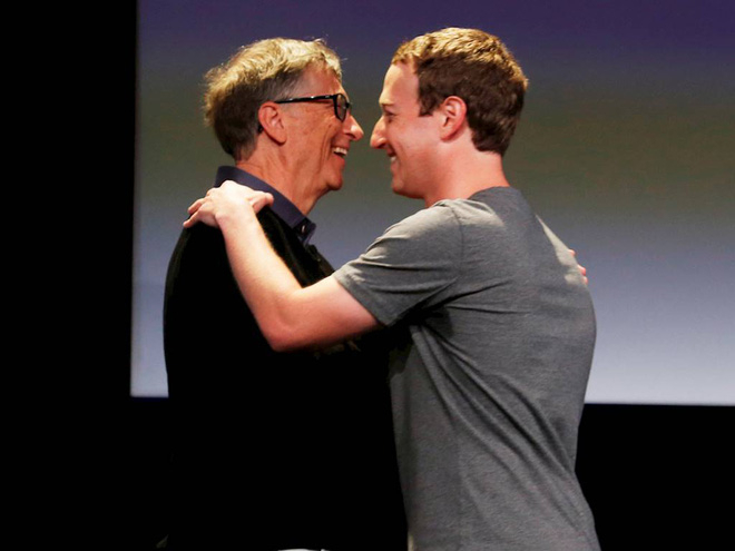 Zuckerberg l&agrave; th&agrave;nh vi&ecirc;n của Giving Pledge, c&ugrave;ng với Bill Gates, Warren Buffett v&agrave; hơn 100 tỷ ph&uacute; kh&aacute;c cam kết quy&ecirc;n g&oacute;p phần lớn t&agrave;i sản cho từ thiện. Anh dự định b&aacute;n 99% cổ phiếu Facebook trong suốt cuộc đời.
