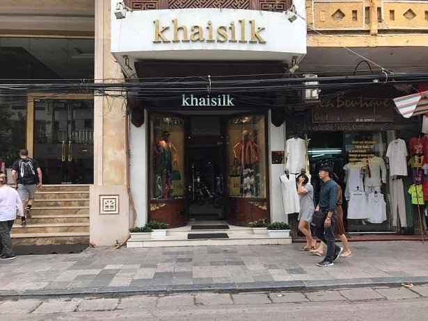 Cửa h&agrave;ng Khaisilk tại 113 H&agrave;ng Gai. (Ảnh: Mạnh Cường)