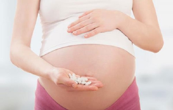 B&agrave; bầu uống paracetamol c&oacute; thể ảnh hưởng rất lớn đến thai nhi. Ảnh: minh họa