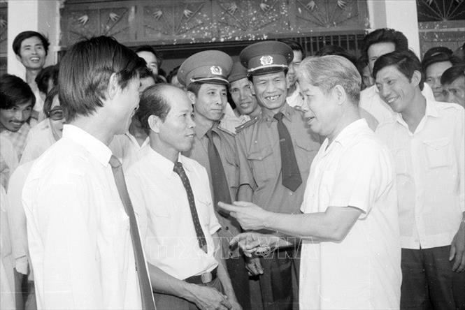 Chủ tịch Hội đồng Bộ trưởng Đỗ Mười thăm Quảng Trị (1/5/1990). Ảnh: Minh Đạo/TTXVN