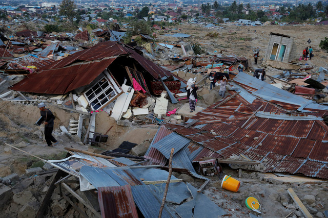 Hiện trường xảy ra vụ động đất, s&oacute;ng thần tại Indonesia h&ocirc;m 28/9. (Ảnh: Reuters)