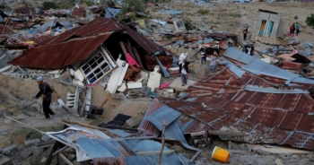 1.200 tù nhân Indonesia vượt ngục trong động đất, sóng thần