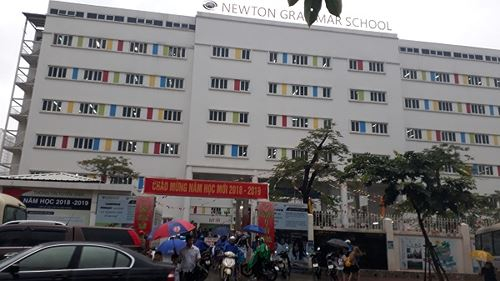 Trường Newton hoạt động v&agrave; tuyển sinh ngo&agrave;i quyết định của Sở