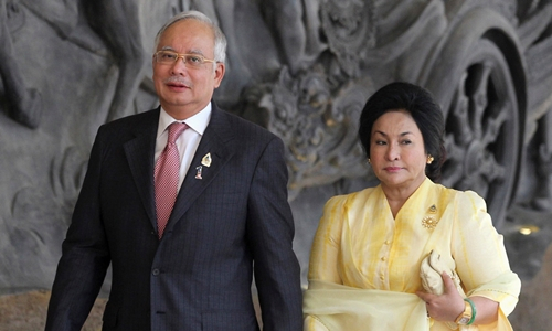 Vợ chồng&nbsp;cựu Thủ tướng Najib Razak. (Ảnh: Reuters)