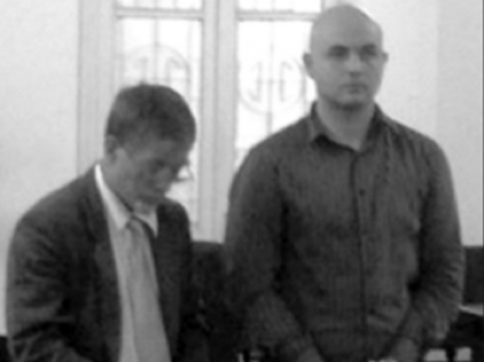 Roman Zmajkovic (b&ecirc;n phải) tại t&ograve;a.