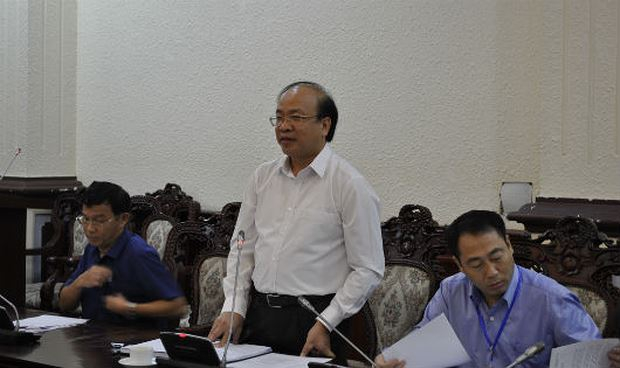 Thứ trưởng Bộ Tư ph&aacute;p Phan Ch&iacute; Hiếu ph&aacute;t biểu tại buổi họp.