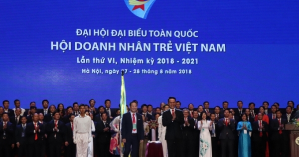 Giới thiệu ông Đặng Hồng Anh ứng cử Chủ tịch Hội DNT Việt Nam, Hội viên lên tiếng phản đối