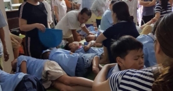 Ninh Bình: Gần 300 học sinh trường tiểu học Đinh Tiên Hoàng nhập viện sau bữa ăn trưa