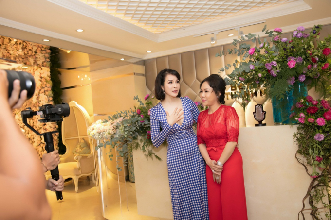 Danh h&agrave;i Việt Hương, vợ chồng nhạc sĩ Đức Huy đến ch&uacute;c mừng MC Thanh Mai