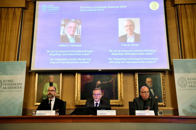 Khung cảnh buổi c&ocirc;ng bố giải Nobel Kinh tế 2018Ảnh: Reuters