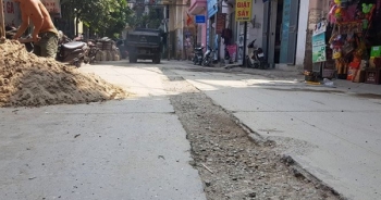 Hà Nội: Sau vỉa hè, lại khốn khổ vì đường bị đào xới khắp nơi